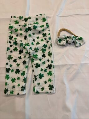 Dudi’s White Leggings and Headband Set with Green Shamrock Print